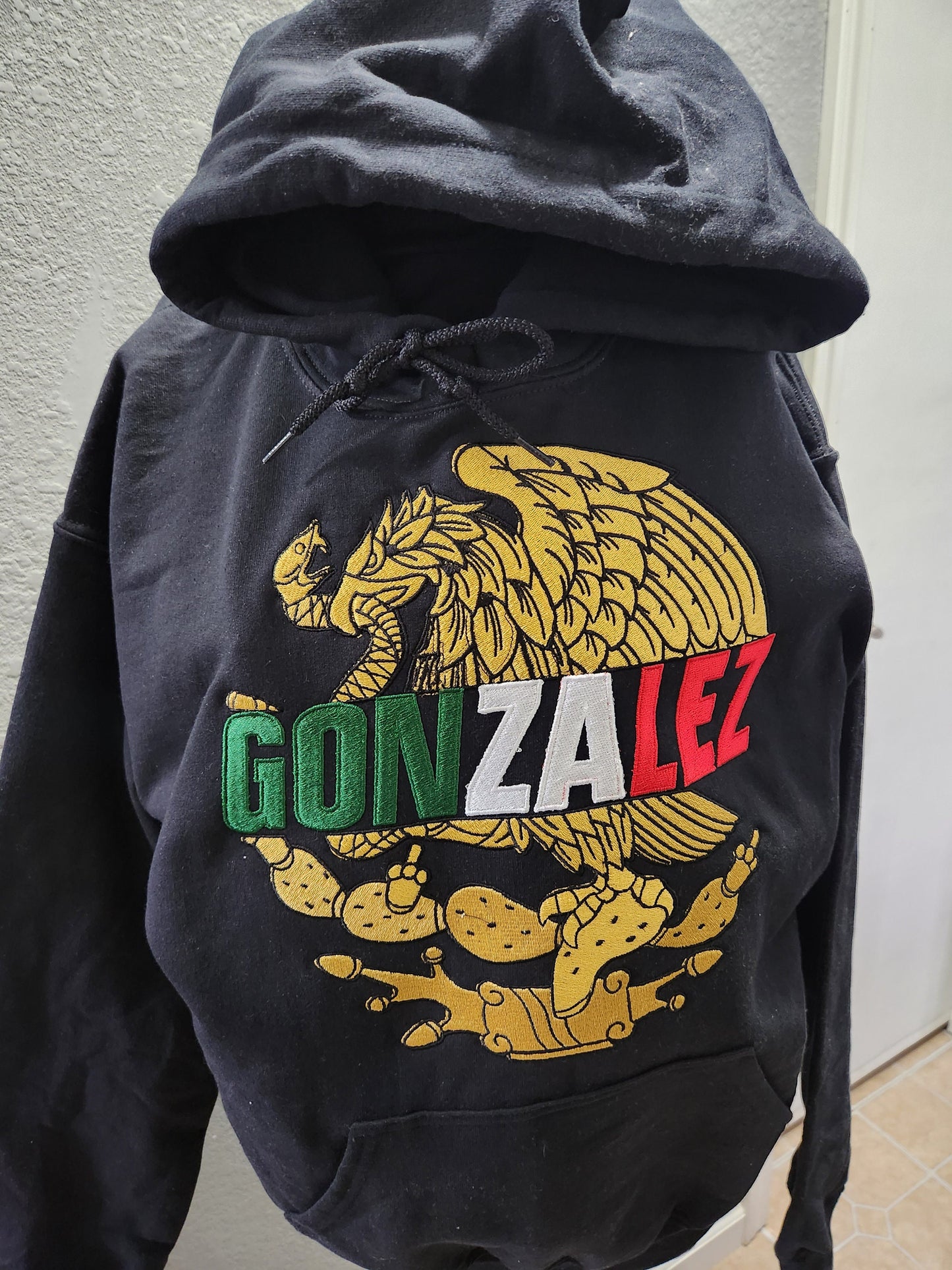 Sudadera con capucha de águila mexicana personalizada bordada