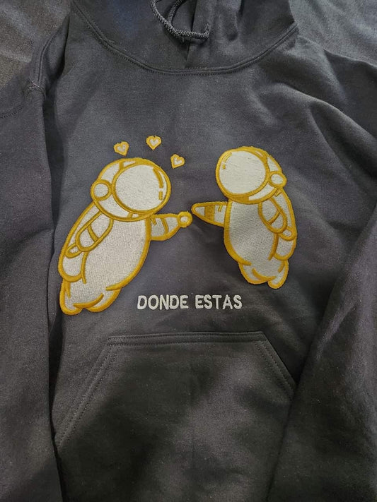 Sudadera con capucha y bordado de Iván Cornejo