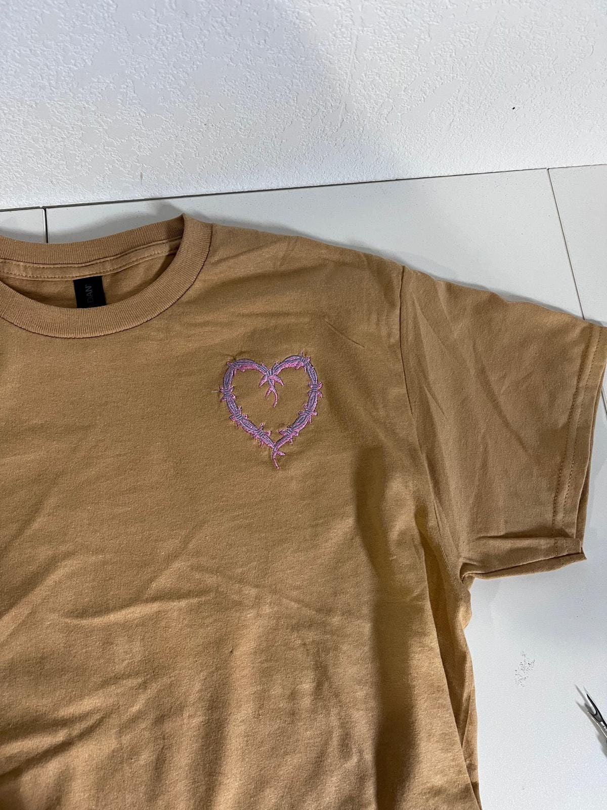 Camiseta Bordada Karol G